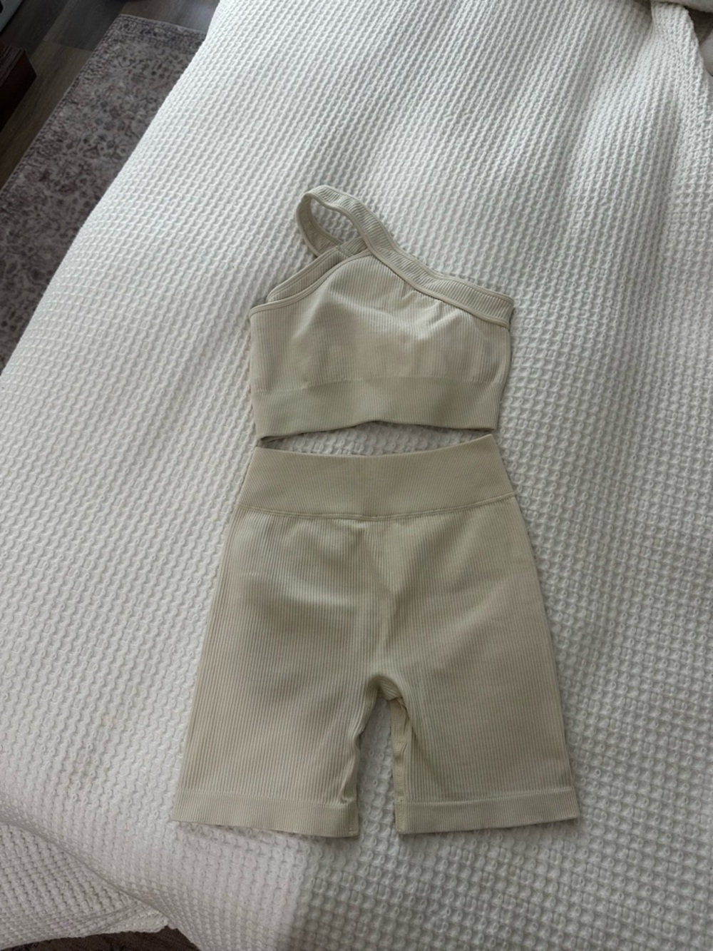 Seamless One-Shoulder Crop Top & High-Waist Biker Short Set — Cream